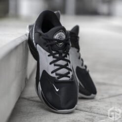 Branded Zoom Freak 4 Black White Light Smoke Grey